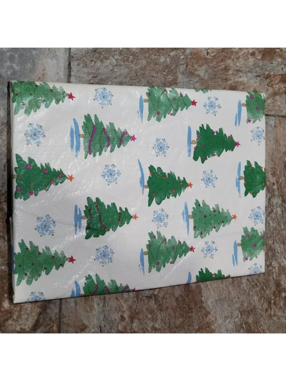 Vintage Trim A Home Christmas Vinyl Tablecover Round 60